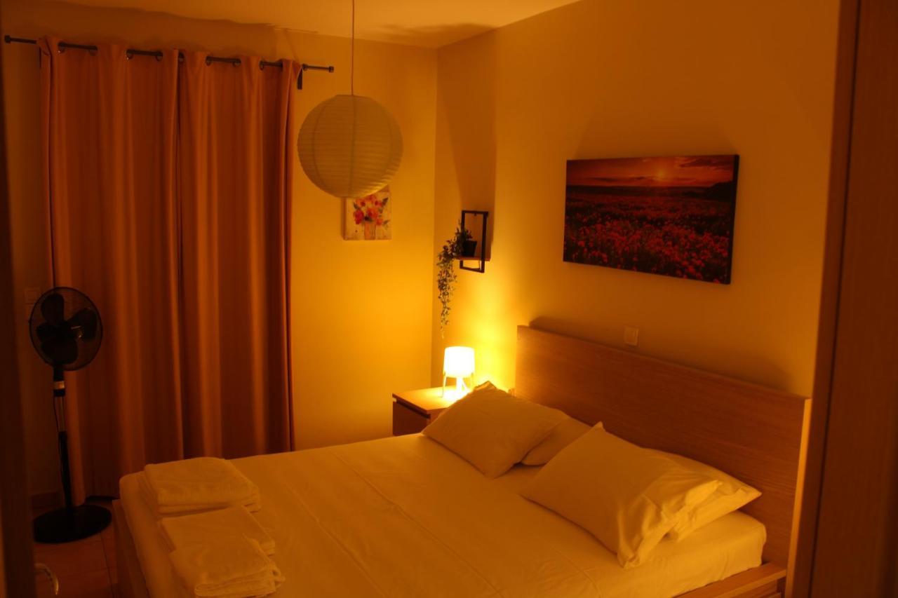 T&A Apartment,Near The Sea. Marathon  Bagian luar foto