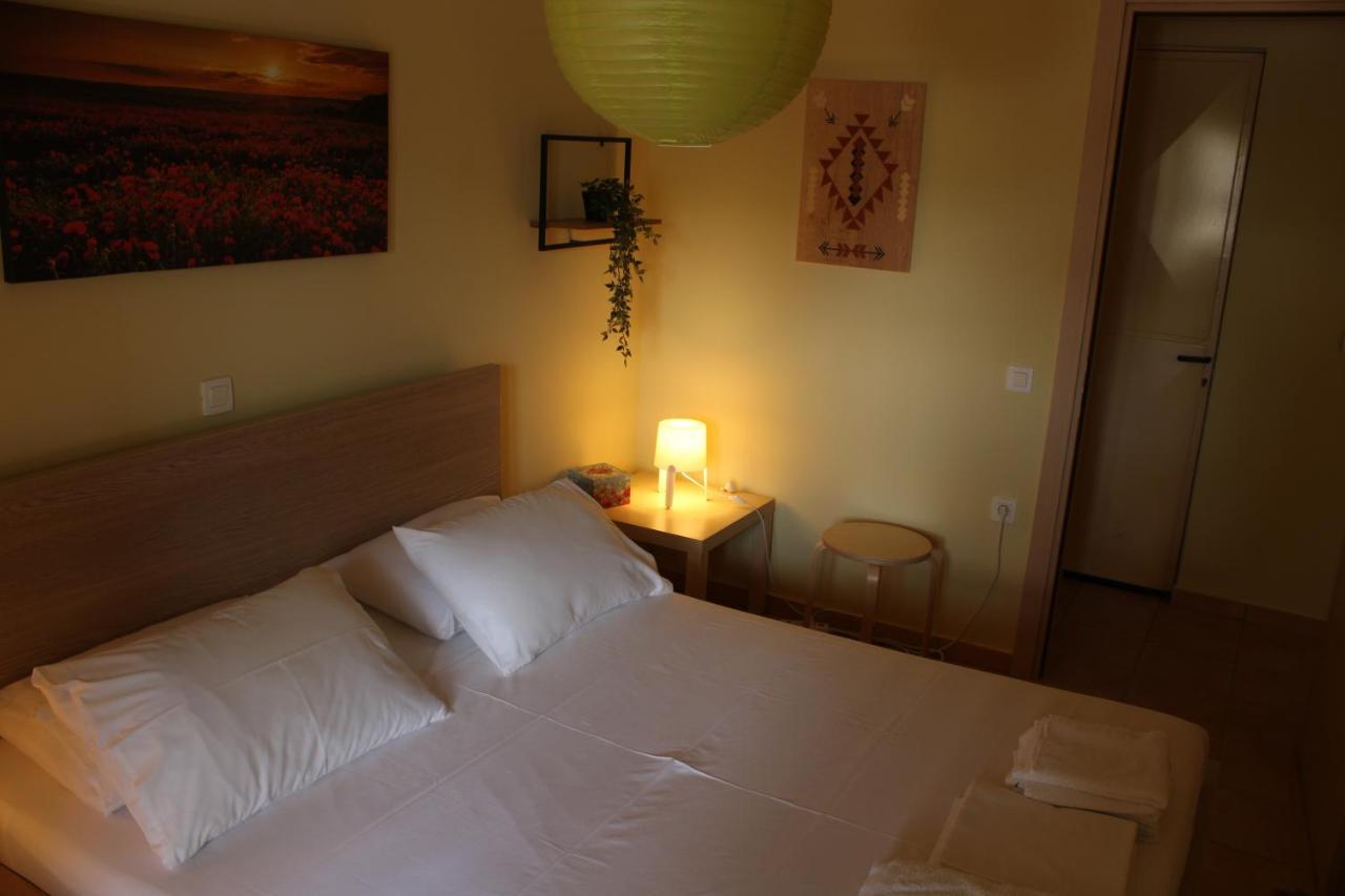 T&A Apartment,Near The Sea. Marathon  Bagian luar foto