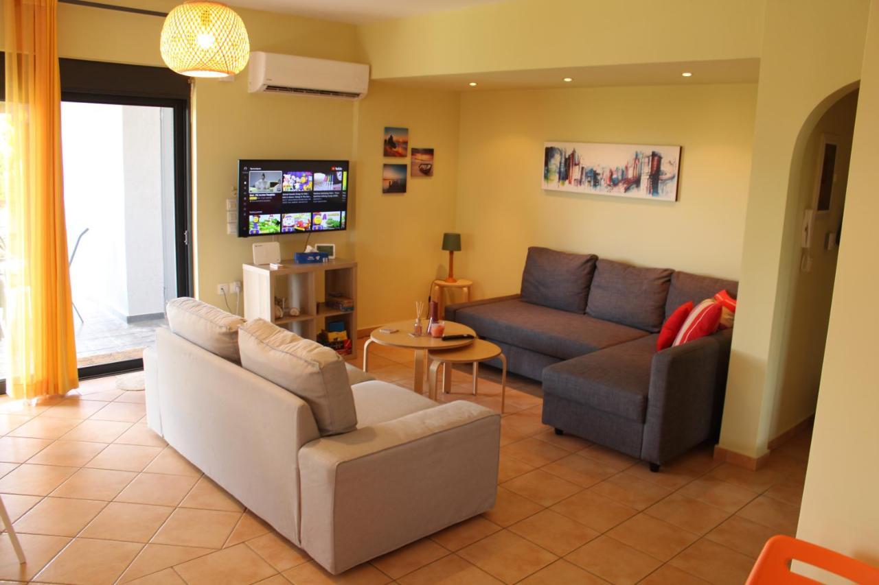 T&A Apartment,Near The Sea. Marathon  Bagian luar foto