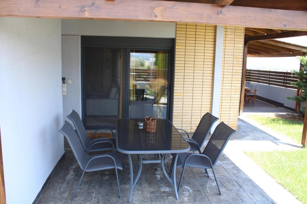 T&A Apartment,Near The Sea. Marathon  Bagian luar foto